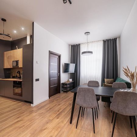 Lienes Iela Gem 1Br Apartment With Fireplace In Historic Unesco Center Riga Extérieur photo
