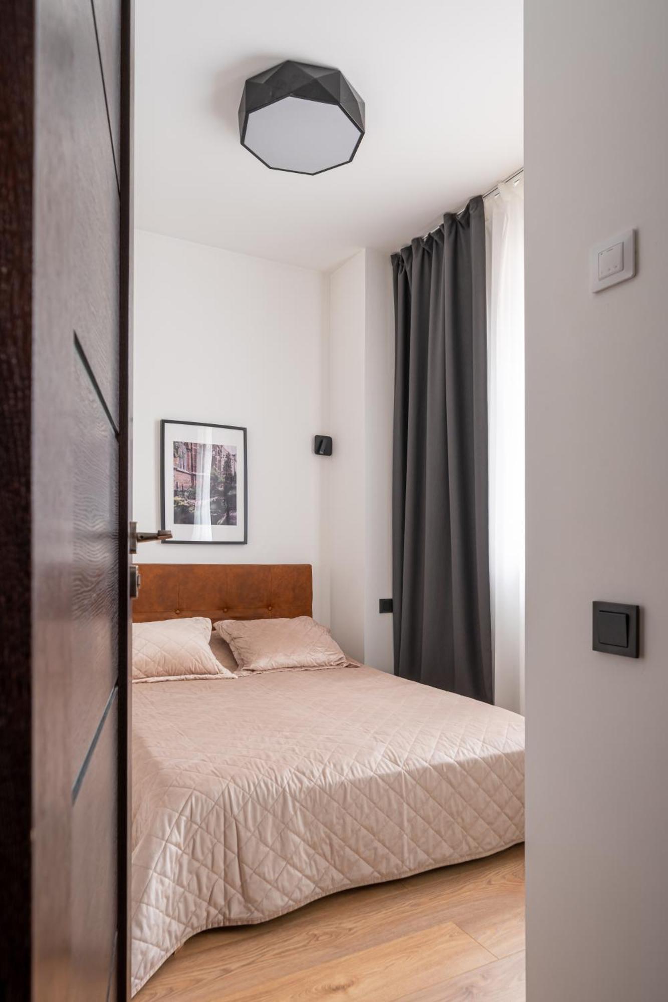 Lienes Iela Gem 1Br Apartment With Fireplace In Historic Unesco Center Riga Extérieur photo